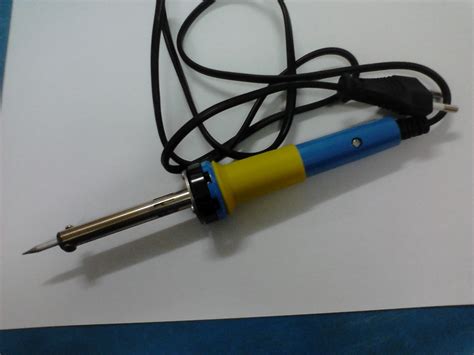 Video berkenaan dengan perintang, fungsi perintang, kegunaan perintang dan bagaimana nak mengira nilai rintangan menggunakan kod warna perintang secara. dunia yang penuh dengan pelbagai ilmu kemahiran: 2.3 ...