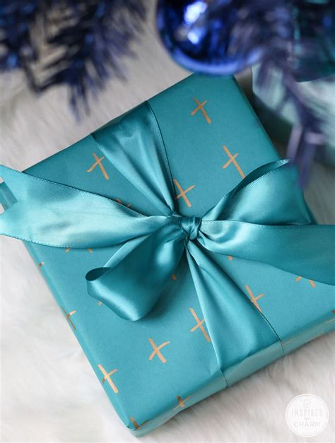 See more ideas about boyfriend gifts, super gifts, girlfriend gifts. Creative Holiday Wrapping Ideas | Inspired by Charm ...