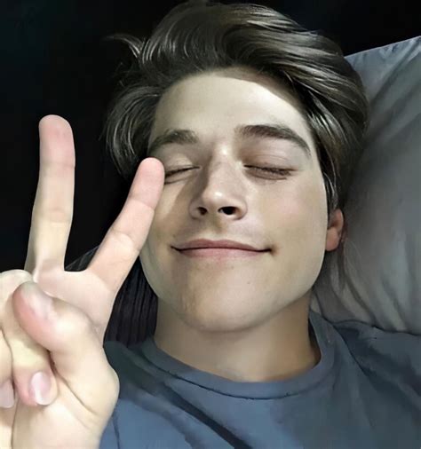 Froy Gutiérrez In 2020 Okay Gesture