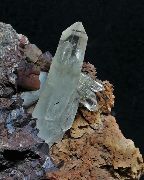 Mineralesdb Cuarzos De Arnabal El Regato Bizkaia Euskadi Ii