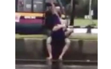 Photos Brazen Couple Accused Of Having Intercourse In Middle Of Busy Road The Standard