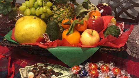 FILIPINO NEW YEARS EVE TRADITION LUCKY FRUITS OVER YOUR TABLE FRUIT ARRANGEMENT YouTube