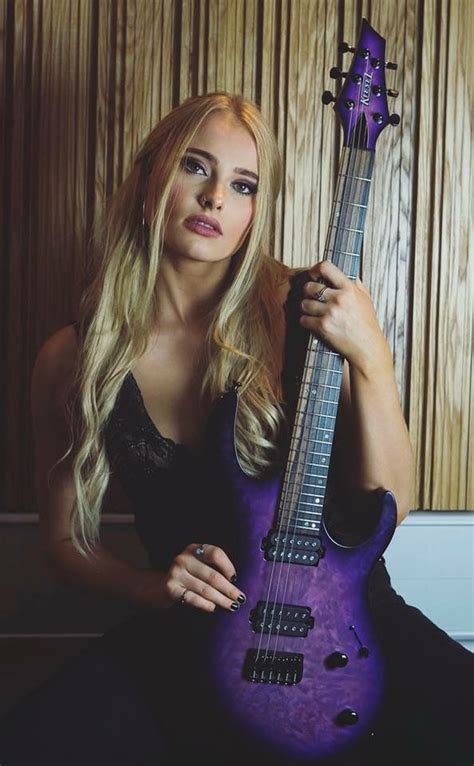 Sophie Lloyd Female Guitarist Guitar Girl Beautiful Girl Body