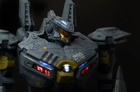 Pacific Rim 18″ Scale Action Figure With Led Lights Striker Eureka