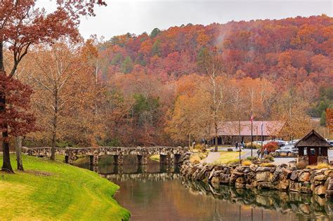 7 Best Places To Experience Fall In The Ozarks Worldatlas