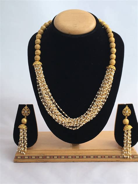 A large no of pakistani living abroad utilizes our services and surprise their. Indian Jewelry, Pakistani Jewelry, Necklace Set, Antique ...