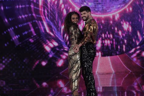 É a versão brasileira do britânico strictly come dancing. Dandara Mariana lidera o ranking na estreia das mulheres ...
