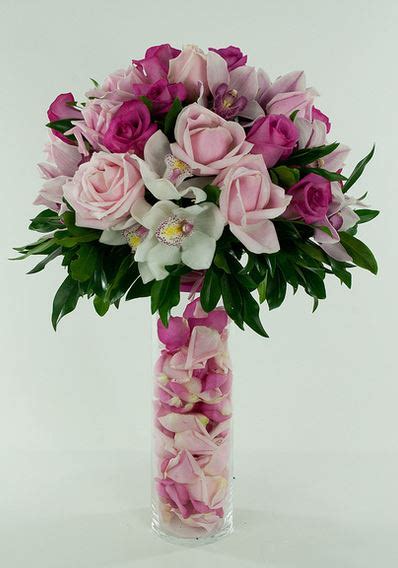 Used small ones as bud vases and larger ones for bouquets. Beautiful pink wedding flowers arranement with flowers ...