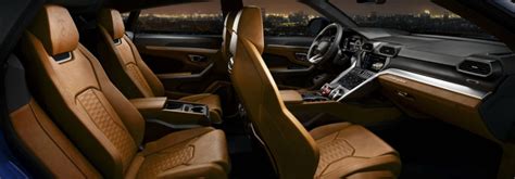 Der neue lamborghini urus ist ein außergewöhnliches auto: How many passengers does the Lamborghini Urus seat?