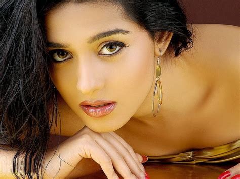 Bollywood Hot Actress Amrita Rao Cgp Gallery