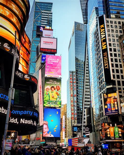 It was the homeland of the shandia 400 years ago. One Times Square's 300-Foot-Long LED Screen Nearly ...