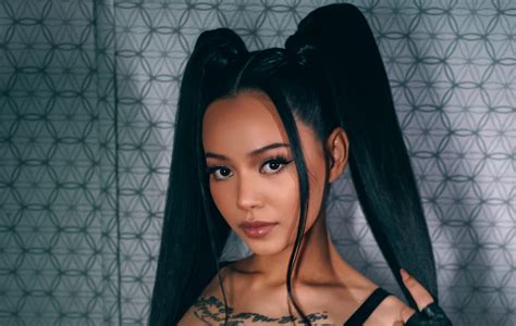tiktok star bella poarch signs to warner shares debut single build a bitch