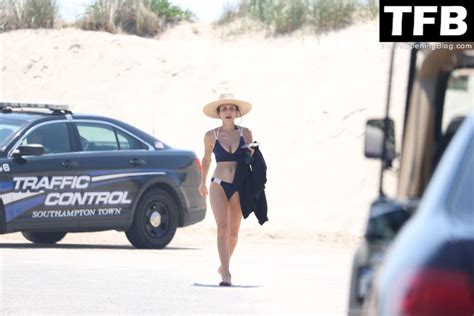 Bethenny Frankel Enjoys A Beach Day In The Hamptons Photos OnlyFans Leaked Nudes