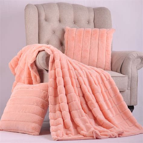 30 Matching Pillows And Throws