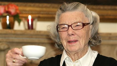 Glosse 95 Jahre Rosamunde Pilcher Ndrde Nachrichten Ndr Info