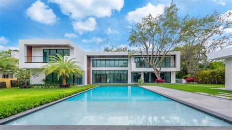 Modern Coconut Grove Estate In Miami Is An Artistic Masterpiece