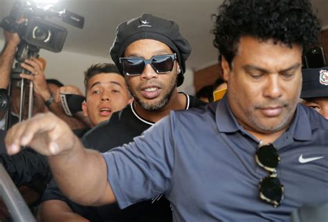Ronaldinho E Irm O Se Livram Da Cadeia E J Podem Voltar Para Casa Portal Top M Dia News