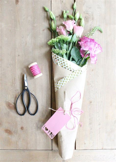 Diy Paper Wrapped Bouquet Zoë With Love How To Wrap Flowers Wrap