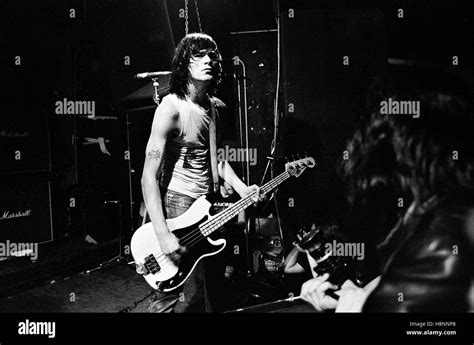 Dee Dee Ramone Black And White Stock Photos And Images Alamy