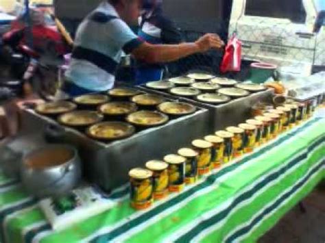 I love watching how they made them. Abang ensem penjual apam balik - YouTube