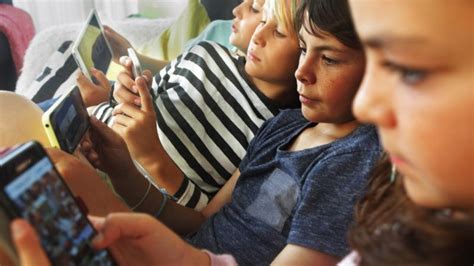 Us Teens Use Screens More Than Seven Hours A Day On Average Cnn