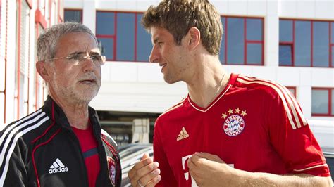 Wieso weshalb warum wir feiern weihnachten. Erkrankter Gerd Müller: Tränen nach Gruß von Thomas Müller ...