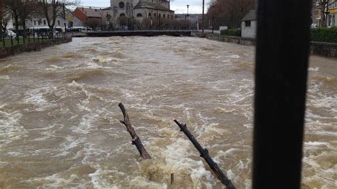 The st.lawrence river overflowed, and a flood became imminent. CCI mag 'Liège : une barrière anti-inondation innovante ...