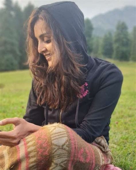 Actress Manju Warrier New Look Goes Viral On Instagram മേക്കപ്പില്ലെങ്കിലും മഞ്ജു വാര്യ