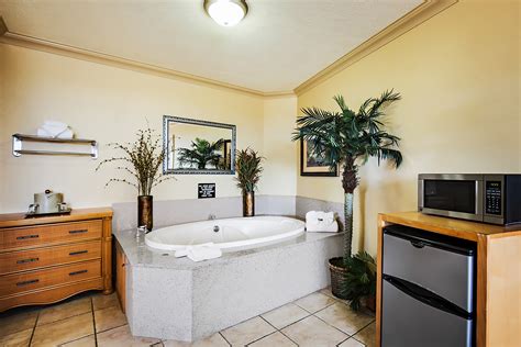 Feel right at home in our charming hotel suites in baltimore, where no two lodgings are the same and each come complete with luxurious touches. Whirlpool Tub Rooms at The Beachcomber Motel - Fort Bragg ...
