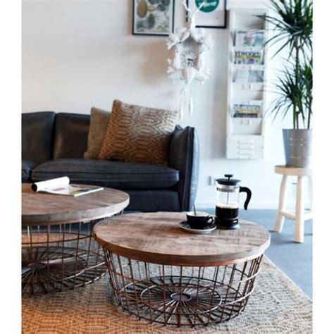 Astounding 25 Beautiful Farmhouse Coffee Table Design For Living Room