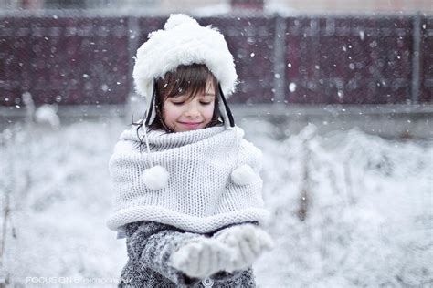 обои Белое дети снег Зима Замораживание Ребенок Погода время