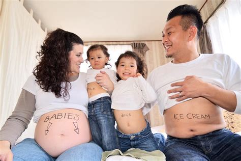 Whats In Your Tummy Funny Maternity Photos Cute Pregnancy Pictures