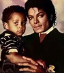Michael with his Nephew, Marlon Jr., in 1984. | Michael jackson smile ...