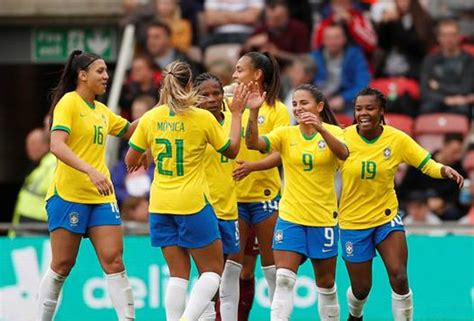 Dessa vez, as nossas meninas conquistaram pela sétima vez o rilany, lateral de 31 anos, apesar de ser brasileira, ela joga bem longe daqui. Seleção brasileira feminina volta ao top 10 de ranking da ...