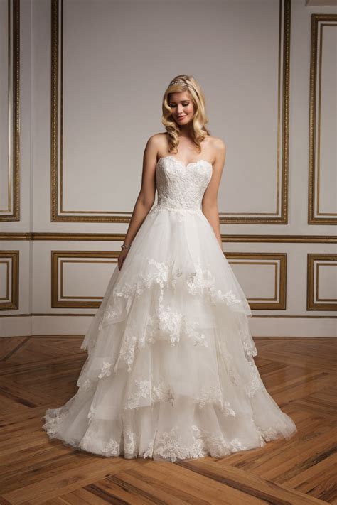 10 Fairytale Wedding Gowns