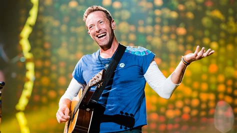 Coldplay S Chris Martin S Impromptu Song Shows Humble Side Woman And Home