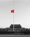 天安门广场下半旗 哀悼疫情牺牲烈士和逝世同胞-香港商報