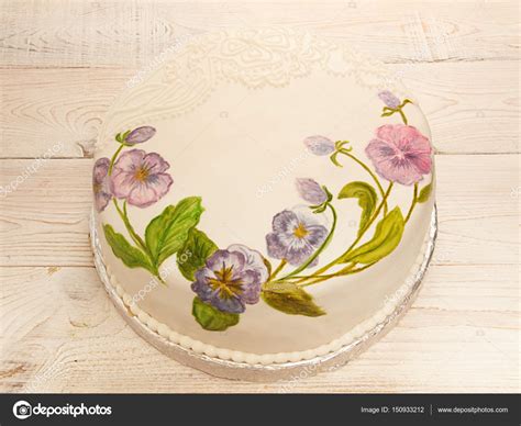 Jetzt ausprobieren mit ♥ chefkoch.de ♥. Tortenfondant mit Lebensmittelfarbe bemalt. Kuchen mit ...