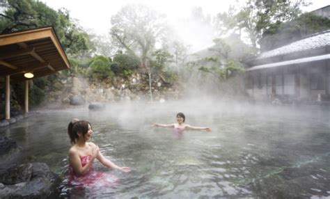 The Largest Open Air Hot Spring Mixed Bath In Japanchorakuen In