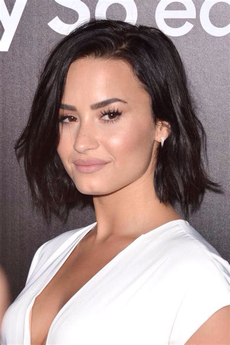 Cut in layers, the shortest layer appears to be at the singer's chin. Ready to go in 2019 | Demi lovato hair, Short hair styles ...