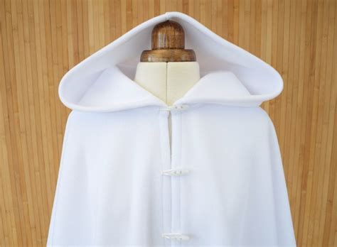 Maybe you would like to learn more about one of these? Weiße Kapuzen Cape-Mantel, Hochzeit Kleid vertuschen ...