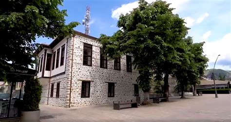 Kështu duket shkolla e parë shqipe në Korçë pas restaurimitSinjali