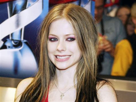 15 Things Alternative Girls Wore In The Early 2000s So Long Hail Avril