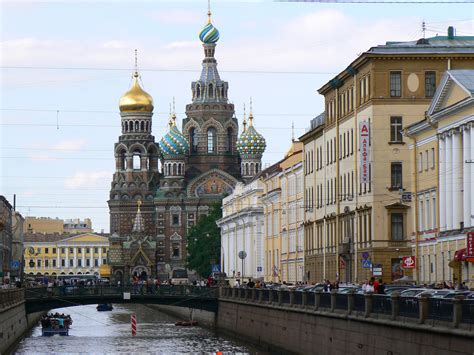 The historical centre of the many people visit st. St. Petersburg