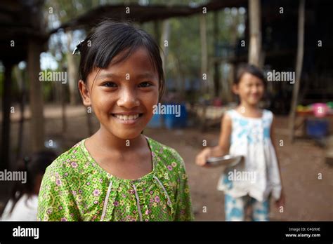 junges vietnamesisches mädchen fotos und bildmaterial in hoher auflösung alamy