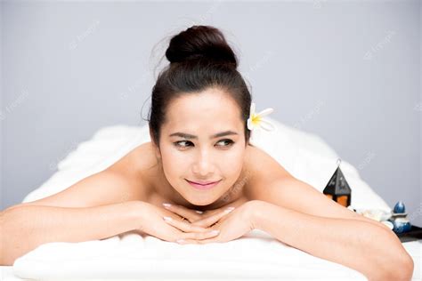 Premium Photo Spa And Thai Massage Beautiful Women Relaxing And Healthy Of Aromatherapy