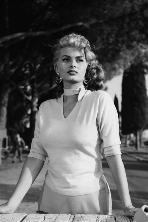Happy Birthday Sophia Loren See 22 Stunning Photos Of The Icon Vintage Hollywood Hollywood