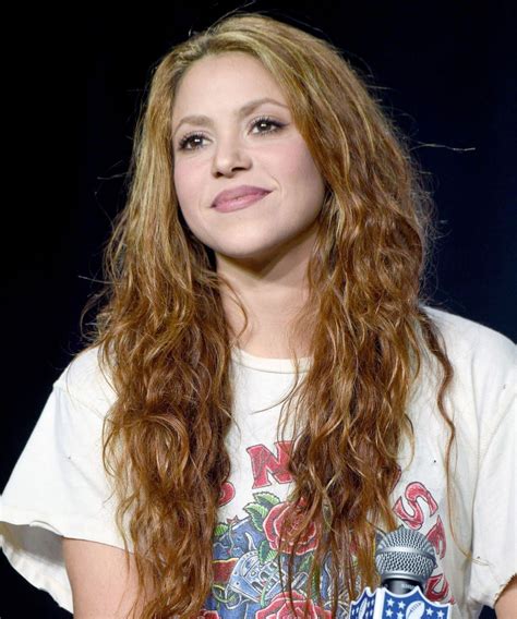 Shakira Beauty Secrets Hair And Makeup Shakira Makeup Aloe Vera Skin Care Red To Blonde Ball
