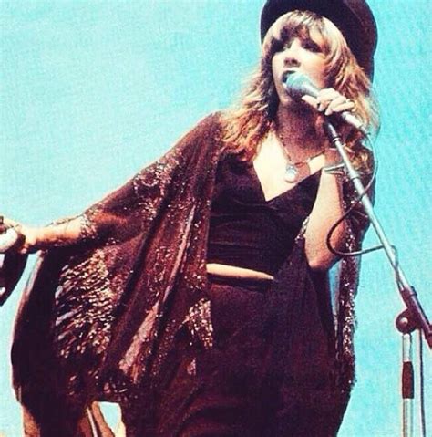 Since she hit the scene in the 1970s, the singer has graced concert stages and red carpets in a variety of ruffles, flowy skirts, embellished tops, shawls and other garments with a fabulously bohemian vibe. Stevie Nicks late 70's … | Pinteres…