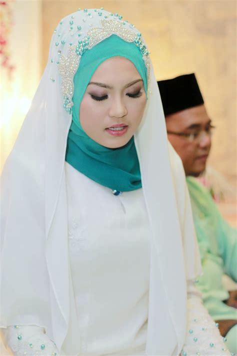 Daerah persebarannya hampir merata di bagian barat, tengah, dan timur pulau jawa. Baju Kurung Moden Warna Putih - BAJUKU